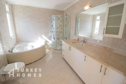 ویلا در  Alanya ، ترکیه 4 خوابه ، 250 متر مربع.  شماره 232748 - 13