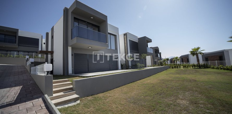 3+1 Villa in Kusadasi, Aydin, Turkey No. 228553