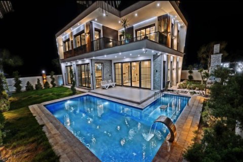 ویلا در  فاماگوستا ، ترکیه 4 خوابه ، 350 متر مربع.  شماره 214586 - 8