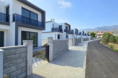 4+1 Villa  i Alsancak, Girne,  Nr. 214584 - 1
