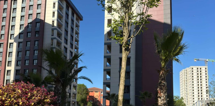 3+1 Apartment  in Istanbul, Turkey No. 233640