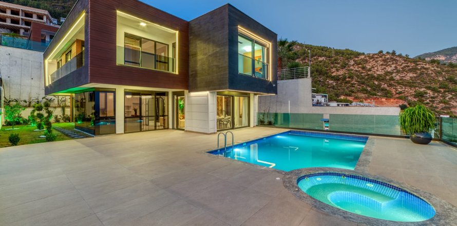 ویلا در  Alanya ، ترکیه 4 خوابه ، 300 متر مربع.  شماره 217323