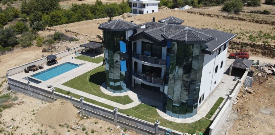 8+1 Villa  in Antalya, Turkey No. 222927