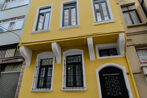 ملک تجاری در Istanbul ، ترکیه 220 متر مربع. شماره 232980
