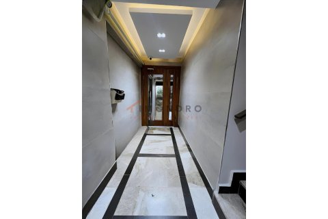 1+1 Wohnung  in Besiktas, Istanbul, Türkei Nr. 214841 - 15