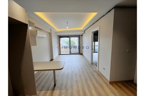 1+1 Wohnung  in Besiktas, Istanbul, Türkei Nr. 214841 - 3