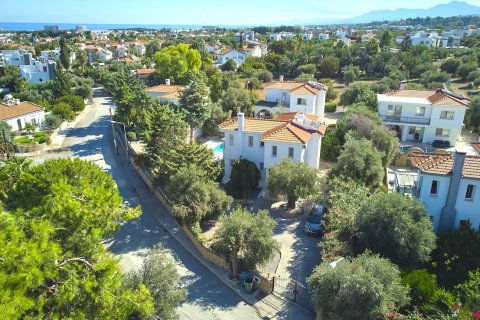 Продажа виллы  в Озанкое, Гирне, Северный Кипр 3+1, 135м2, №214457 – фото 2