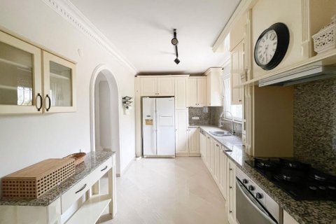 ویلا در  Oba ، ترکیه 400 متر مربع.  شماره 221665 - 13