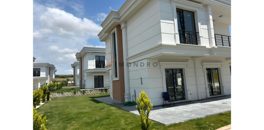 3+1 Villa i Bueyuekcekmece, istanbul, Turkiet Nr. 225229