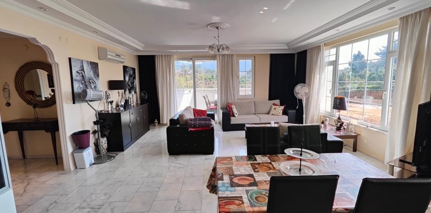 2+1 Apartment  in Oba, Antalya, Turkey No. 218111