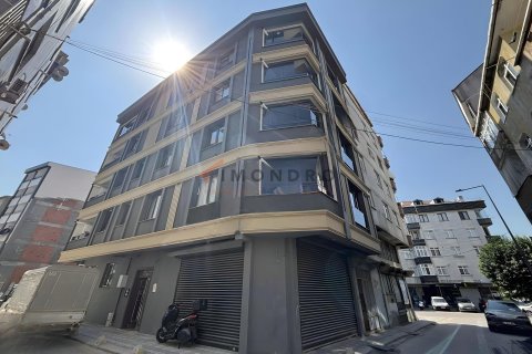 آپارتمان در Zeytinburnu،  Istanbul ، ترکیه 2 خوابه ، 75 متر مربع.  شماره 237652