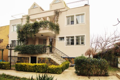 ویلا در  Istanbul ، ترکیه 5 خوابه ، 350 متر مربع.  شماره 216368