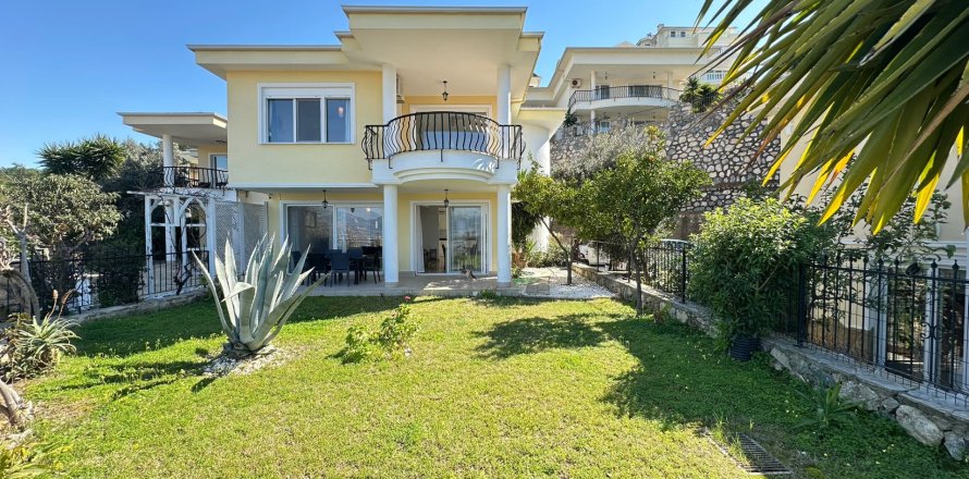 3+1 Villa  in Alanya, Antalya, Turkey No. 222257