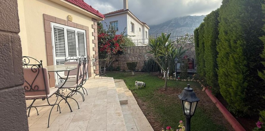 ویلا در  Karsiyaka ، ترکیه 3 خوابه ، 185 متر مربع.  شماره 214680