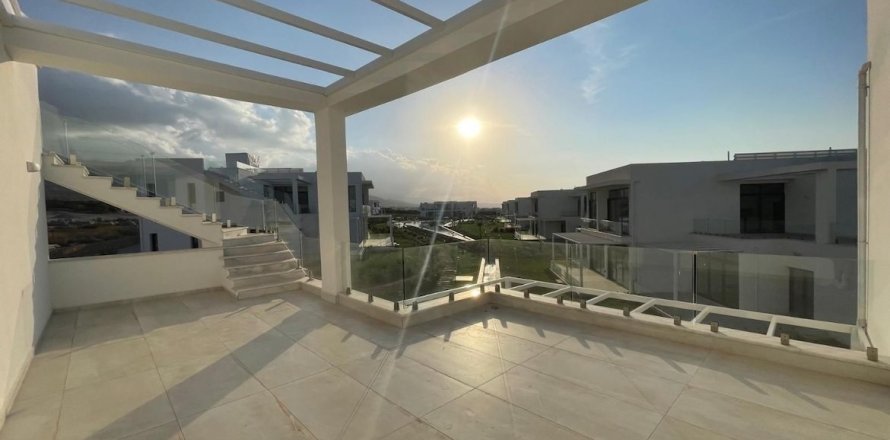 2+1 Penthouse  in Tatlisu, Famagusta, Northern Cyprus No. 214678