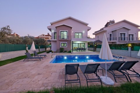 ویلا در Fethiye ، ترکیه 4 خوابه ، 180 متر مربع. شماره 213503 - 1