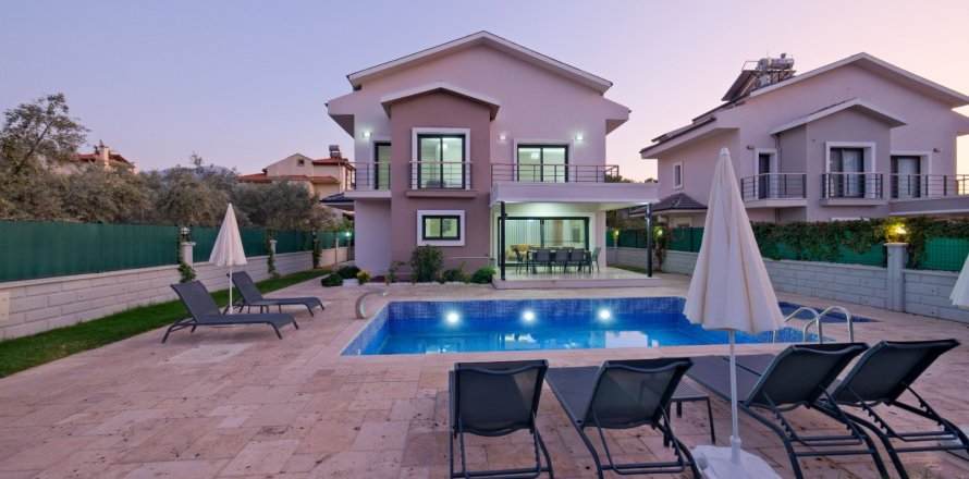 ویلا در Fethiye ، ترکیه 4 خوابه ، 180 متر مربع. شماره 213503