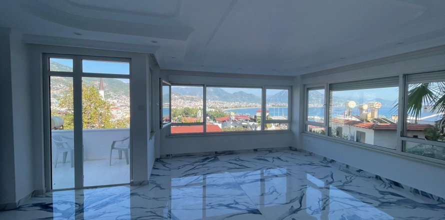2+1 Apartment  in Alanya, Antalya, Turkey No. 218556