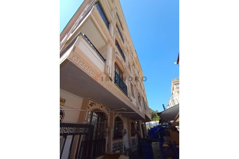 2+1 Wohnung  in Küçükçekmece, Istanbul, Türkei Nr. 216042 - 1