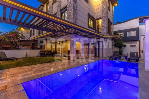 Продажа виллы  в Кадрие, Анталье, Турция 5 комн., 200м2, №211723 – фото 1