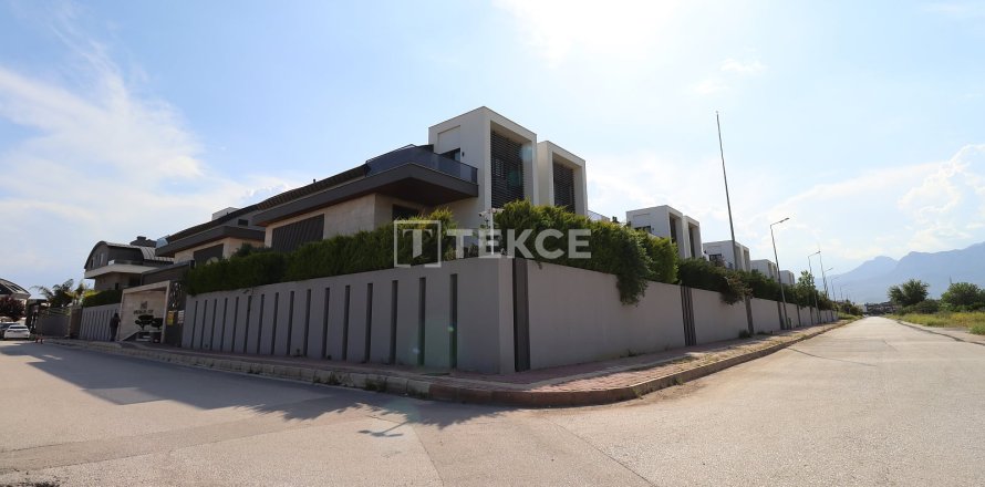 ویلا در  Antalya ، ترکیه 6 خوابه ، 450 متر مربع.  شماره 224767