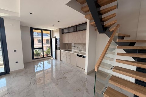 2+1 Penthouse  in Alanya, Antalya, Turkey No. 237463