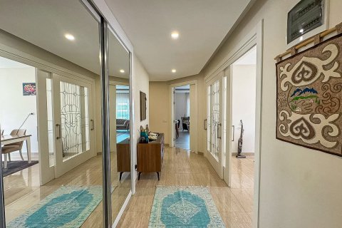 Продажа квартиры в Оба, Анталье, Турция 4+1, 195м2, №219947 – фото 11