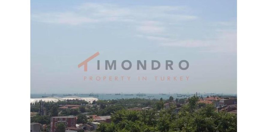 2+1 Apartment in Fatih, Istanbul, Turkey No. 226585