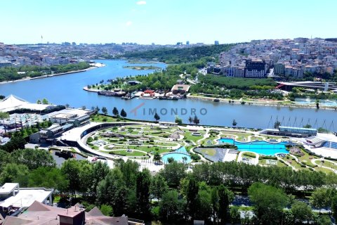 آپارتمان در Beyoglu،  Istanbul ، ترکیه 2 خوابه ، 134 متر مربع.  شماره 221843 - 1