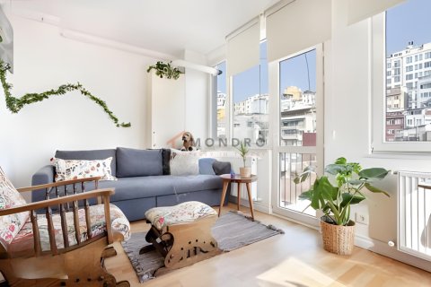 آپارتمان در Beyoglu،  Istanbul ، ترکیه 1 خوابه ، 80 متر مربع.  شماره 221844 - 2