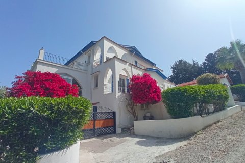 Продажа виллы  в Гирне, Северный Кипр 4+1, 400м2, №211813 – фото 3