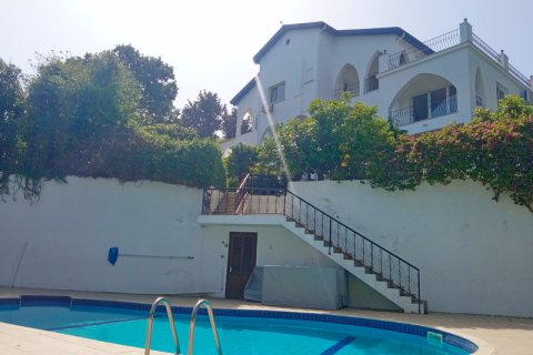 Продажа виллы  в Гирне, Северный Кипр 4+1, 400м2, №211813 – фото 1