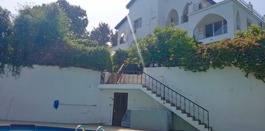 Вилла  4+1 в Гирне, Северный Кипр №211813