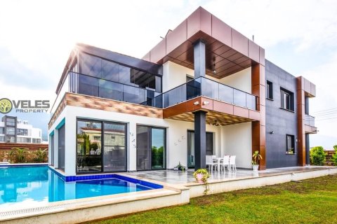 Продажа виллы  в Караогланоглу, Гирне, Северный Кипр 4+1, 500м2, №213980 – фото 1