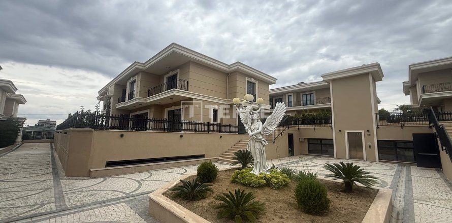 6+1 Villa in Bueyuekcekmece, Istanbul, Turkey No. 106842