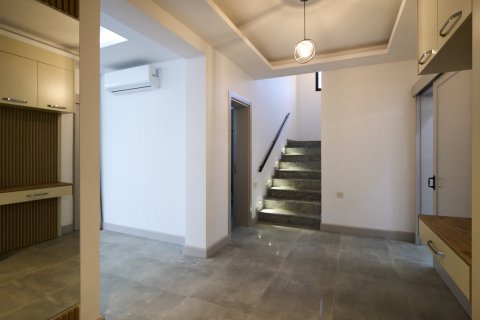 4+1 Villa  in Alsancak, Girne,  Nr. 214063 - 7