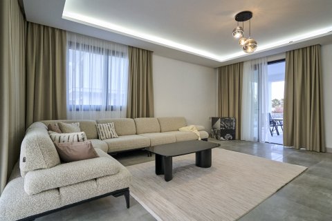4+1 Villa  in Alsancak, Girne,  Nr. 214063 - 4