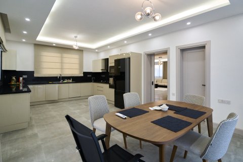 4+1 Villa  in Alsancak, Girne,  Nr. 214063 - 10