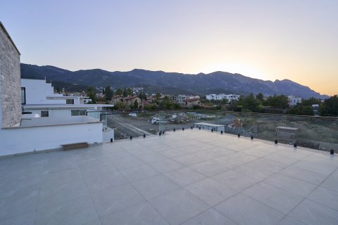 4+1 Villa  in Alsancak, Girne,  Nr. 214063 - 28