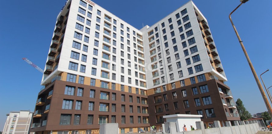2+1 Apartment  in Istanbul, Turkey No. 228414