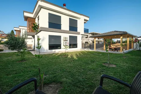 آپارتمان در  Aegean Region ، ترکیه 4 خوابه ، 232 متر مربع.  شماره 223898