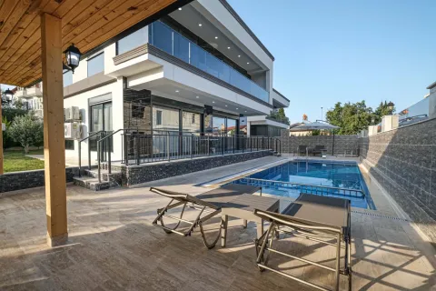 آپارتمان در  Aegean Region ، ترکیه 4 خوابه ، 232 متر مربع.  شماره 223898 - 2