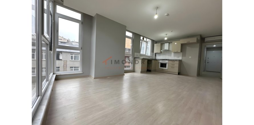 2+1 Apartment  in Besiktas, Istanbul, Turkey No. 212674