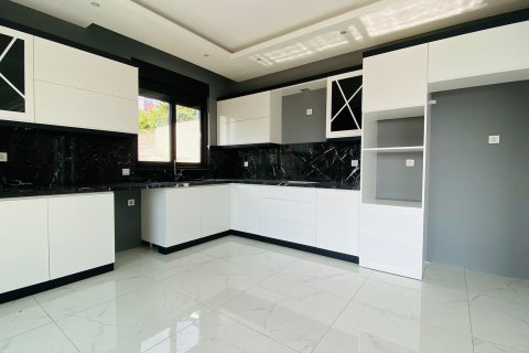 Apartment for sale  in Bektas, Alanya, Antalya, Turkey, 5 bedrooms, 250.0m2, No. 214724 – photo 1