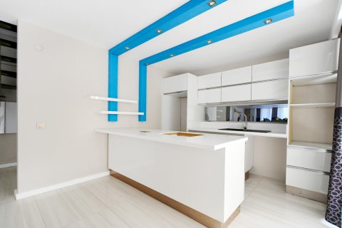 Аренда квартиры  в Аланье, Анталье, Турция 3+1, 200м2, №216822 – фото 27