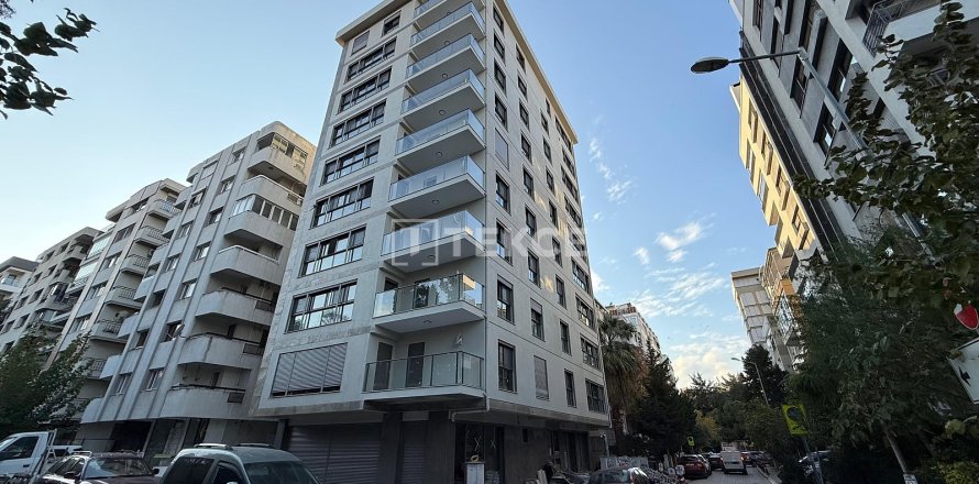4+1 Apartment  in Izmir, Turkey No. 213470