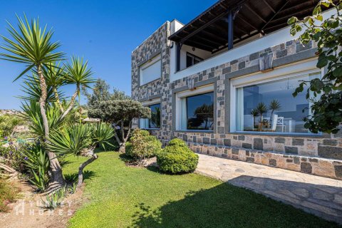 Villa for sale in Gumusluk, Mugla, Turkey, 4 bedrooms, 260m2, No. 233424 – photo 1