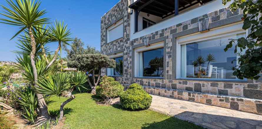 4+1 Villa in Gumusluk, Mugla, Turkey No. 233424