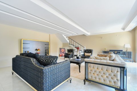 Аренда квартиры  в Аланье, Анталье, Турция 3+1, 200м2, №216775 – фото 13