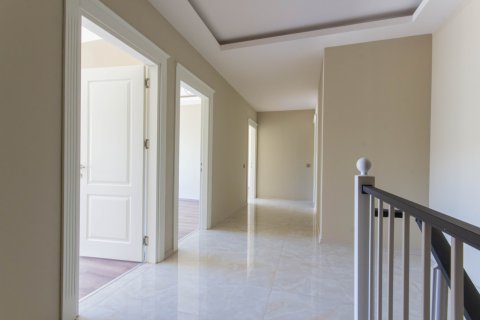 Аренда квартиры  в Аланье, Анталье, Турция 3+1, 200м2, №216773 – фото 16